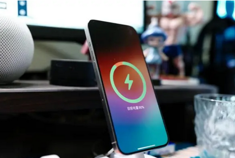 丁青苹果15换屏服务分享用什么充电器给iPhone15充电更好 