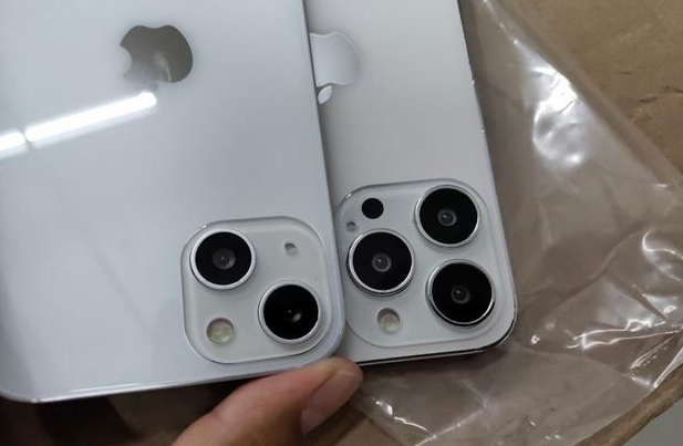丁青苹果手机维修分享iPhone 13‌机模长什么样 