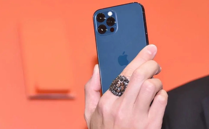 丁青苹果手机维修分享iPhone12系列重启方法教程 